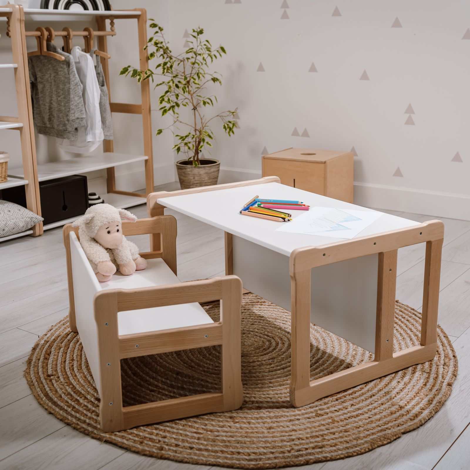 Zwei multifunktionale Bänke - Montessori®, vielseitige Holzbänke, höhenverstellbar, als Sitzbank oder Tisch nutzbar.