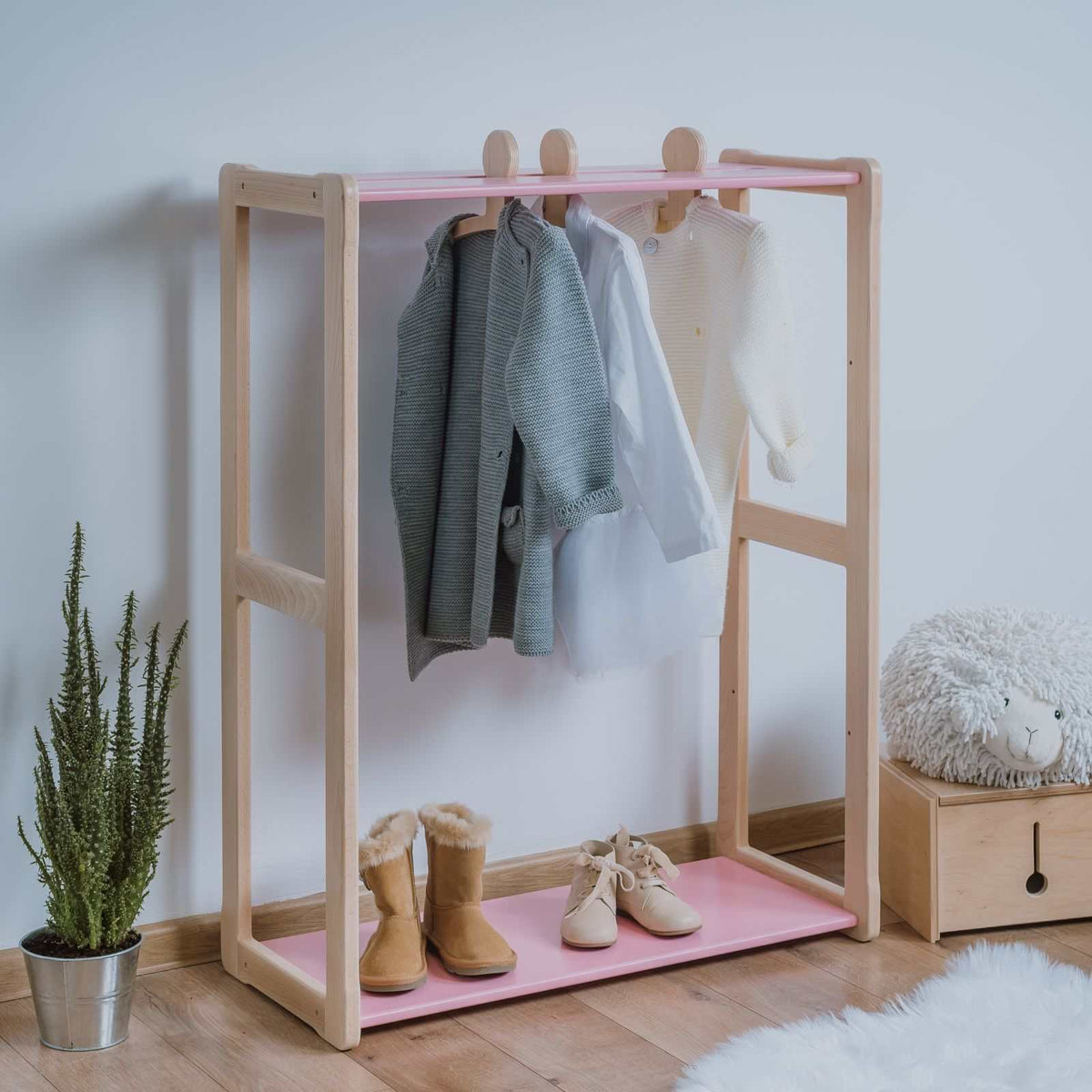 Montessori-inspired pink wardrobe with maxi shelf for children&#39;s independence.