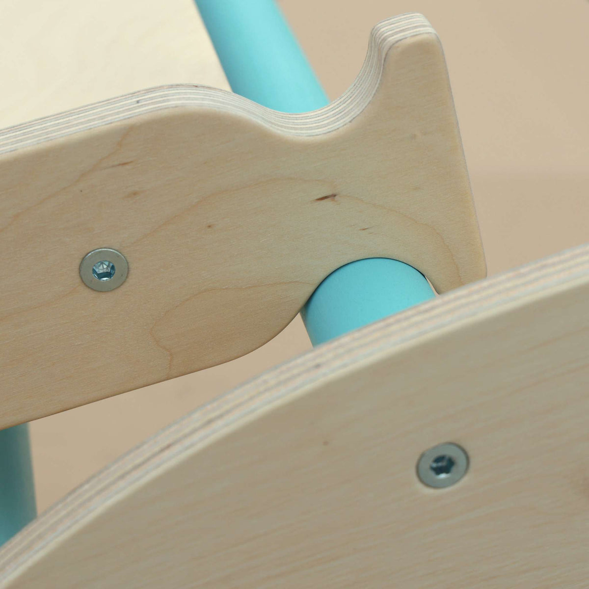 Montessori® Kletterset in Minze, sicher und langlebig aus baltischem Birkenholz, ideal für Kinderentwicklung im Innenbereich.