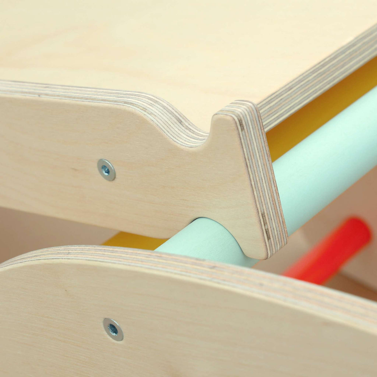 Montessori Kletterbogen und XXL Rutsche aus baltischem Birkenholz.