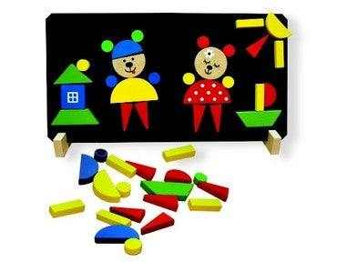Magnetic bear puzzle set with colorful shapes and board for kids, promoting motor skills and creativity.