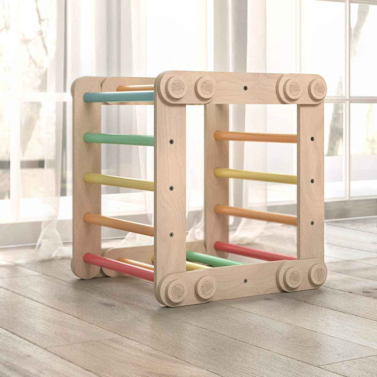 Flexible children&#39;s climbing frame set for indoor play, featuring colorful birchwood Pikler triangles.