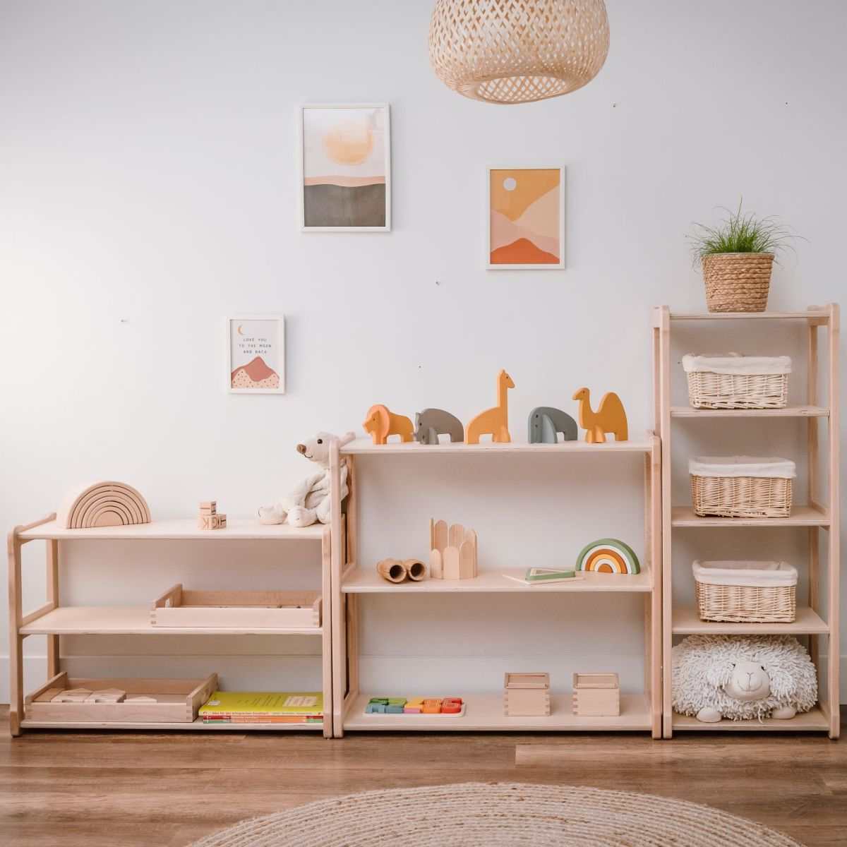 Montessori Regal-Set aus 3 Teilen: Mini, Midi, Maxi aus Holz für Spielzeug und Bücher.