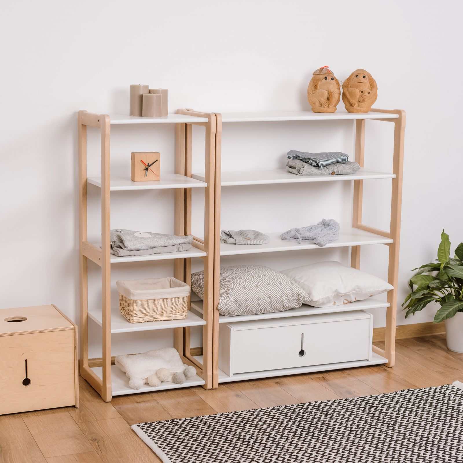 Set Regale Maxi - Montessori® toy and book storage shelf, functional and child-friendly design, made from FSC-certified materials.