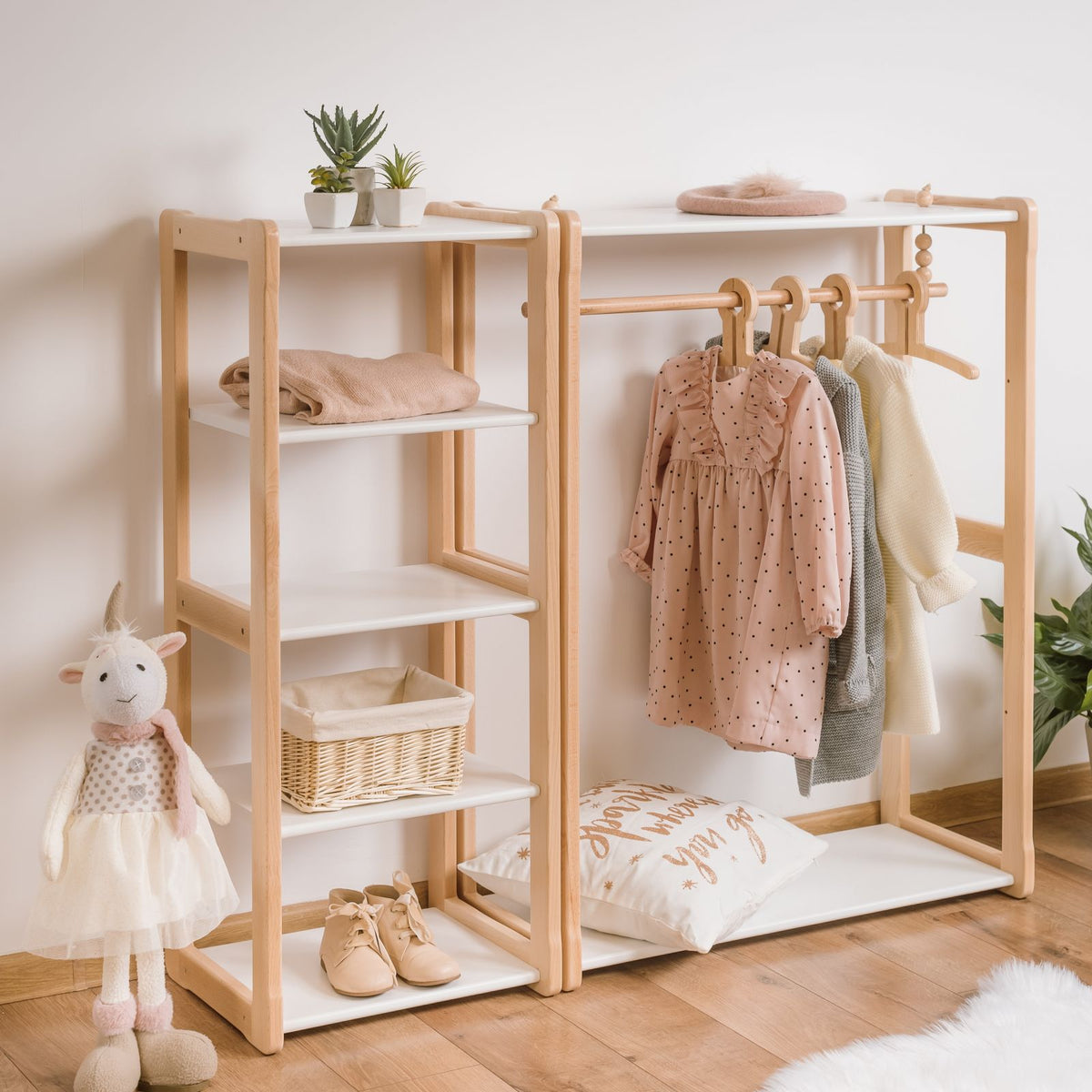 Wardrobe without shelf in combination with maxi shelf - Montessori®