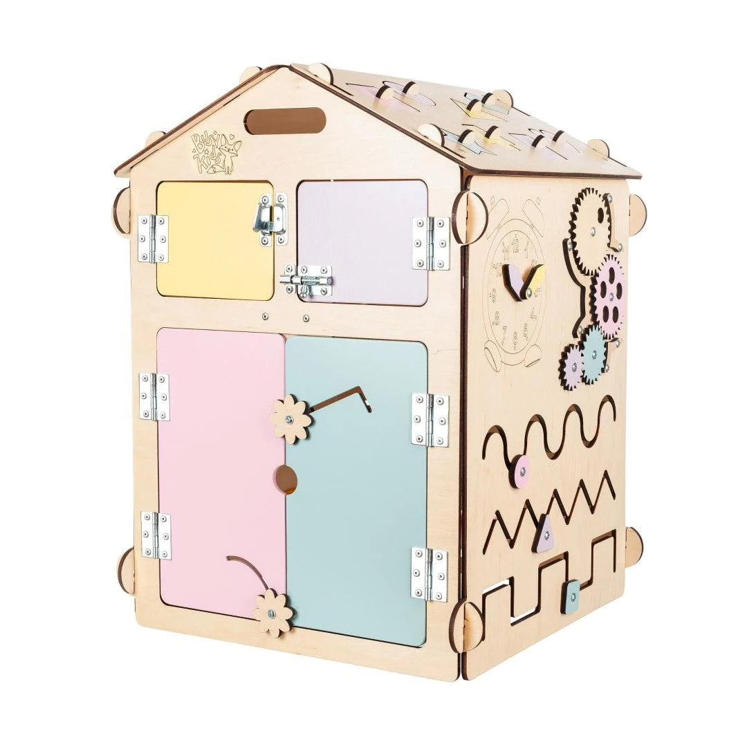 BusyBoard Häuschen Natur/Pastell und kreativer Würfel Set, aus natürlichen Materialien, für Kinder ab 1 Jahr.