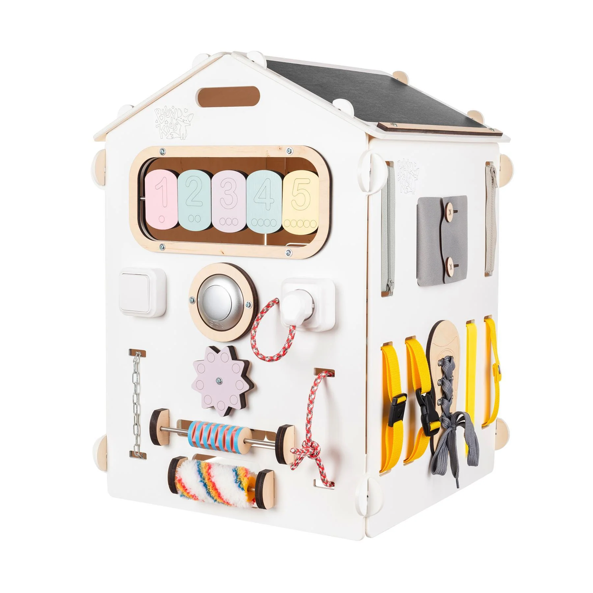 BusyBoard Spielhaus Weiss/Pastell und kreativer Würfel Set für Kinder, aus natürlichen Materialien, zertifiziert und nachhaltig.