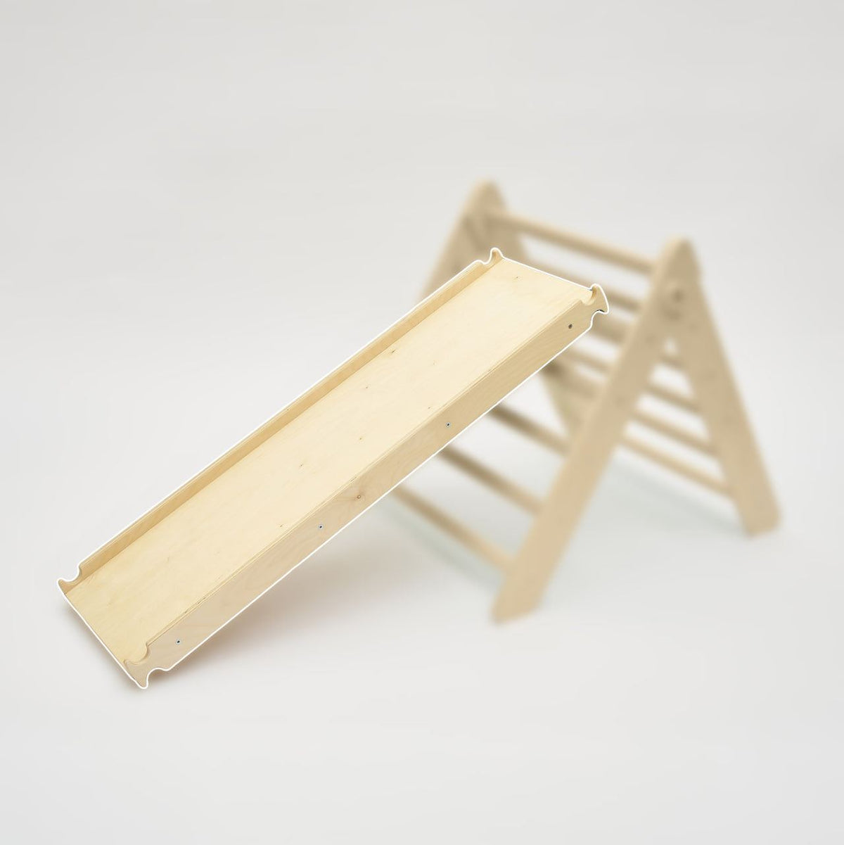 Versatile double-sided wooden board compatible with Pikler triangle for sliding and climbing.