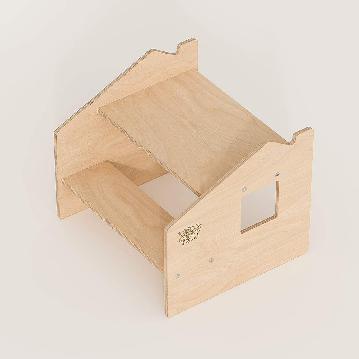 Montessori-Tritthocker aus Birkensperrholz, ideal für Kinder, sicher und stabil mit abgerundeten Ecken.