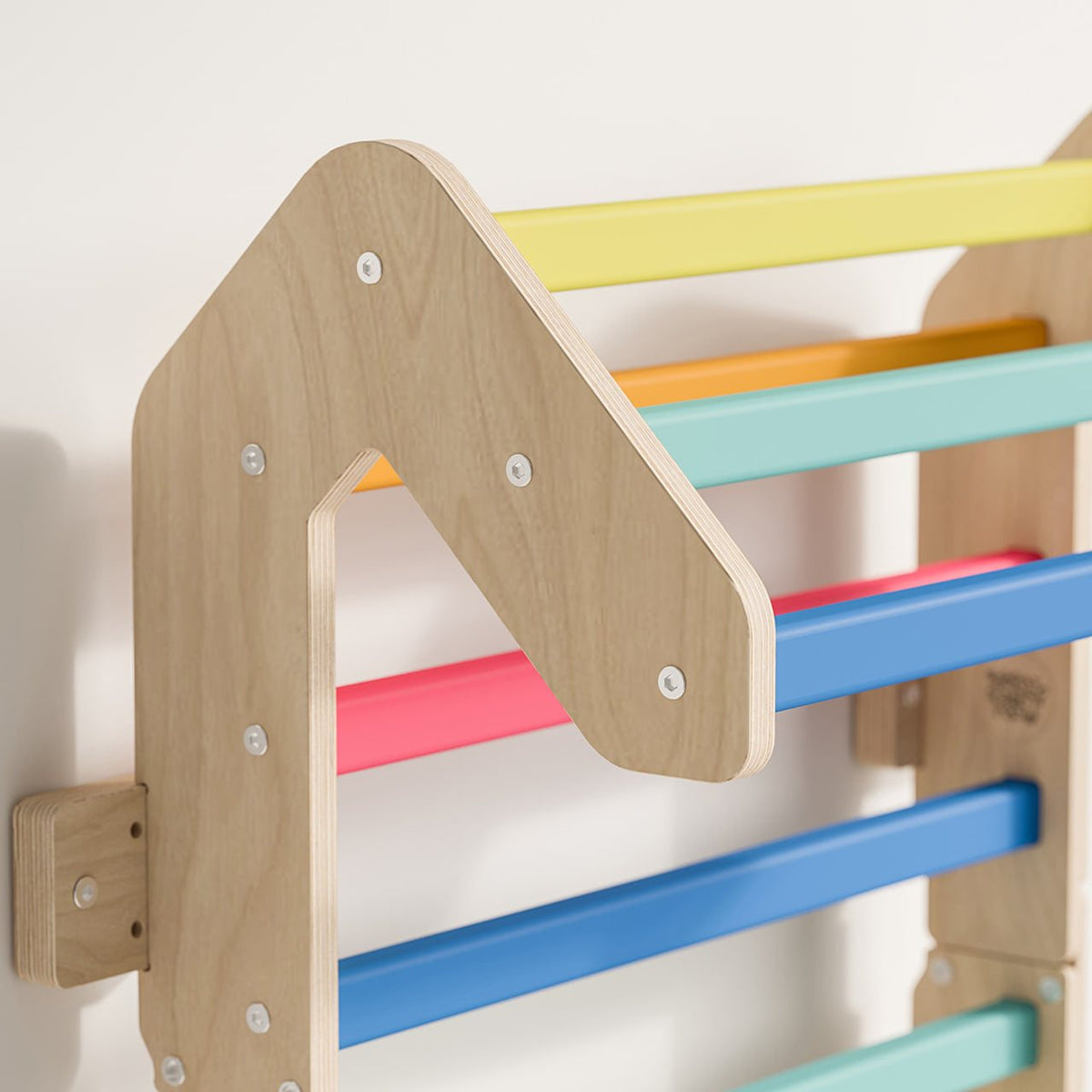 Colorful children&#39;s Sprossenwand with sturdy wooden rungs.