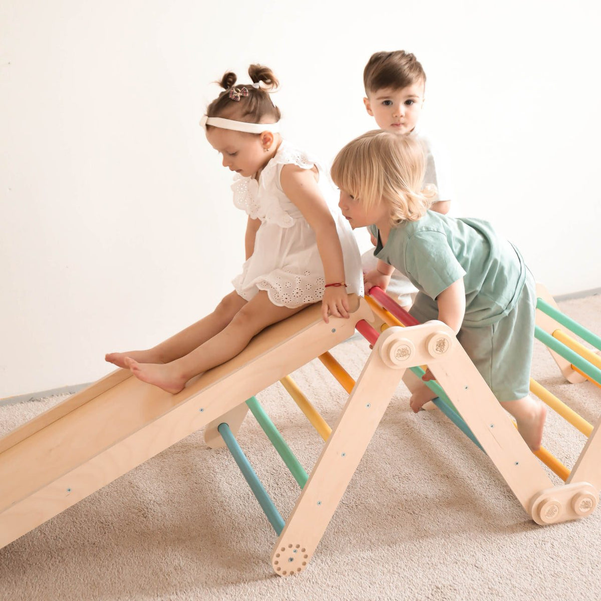 Children playing on a flexible wooden climbing structure with a slide, featuring colorful rungs, perfect for home play areas.